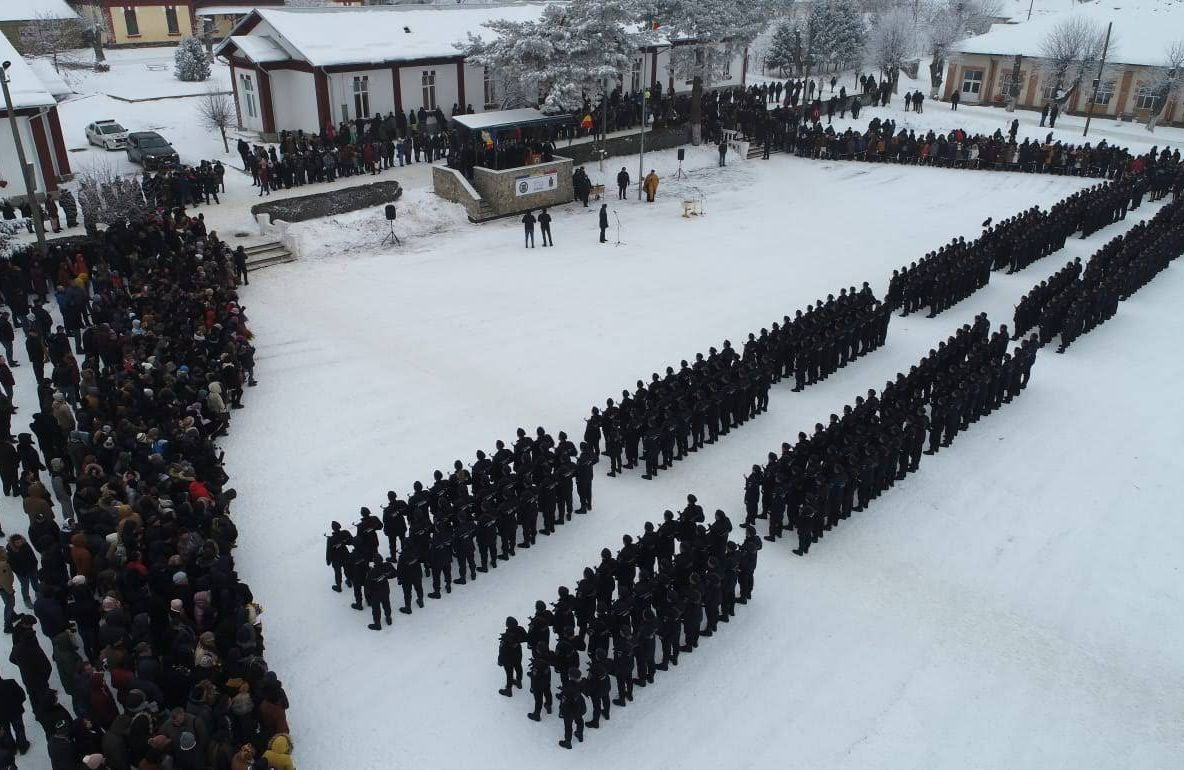 FOTO Elevii jandarmi de la Școala de subofițeri Fălticeni au depus jurământul