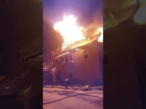 Un magazin de încălțăminte, o casă și mai multe anexe distruse de flăcări, la Bivolărie VIDEO