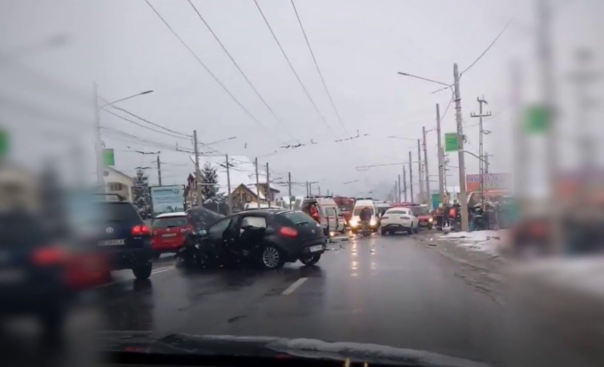 VIDEO Mamă și fetiță lovite pe trecerea de pietoni