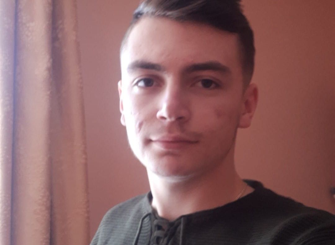 Un tânăr de 20 de ani și-a ucis tatăl cu o singură lovitură de cuțit