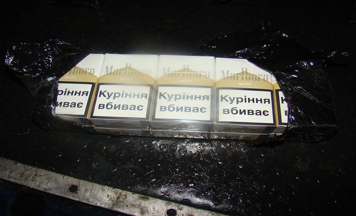 Amendă de 5.000 lei pentru 460 pachete cu țigări de contrabandă FOTO