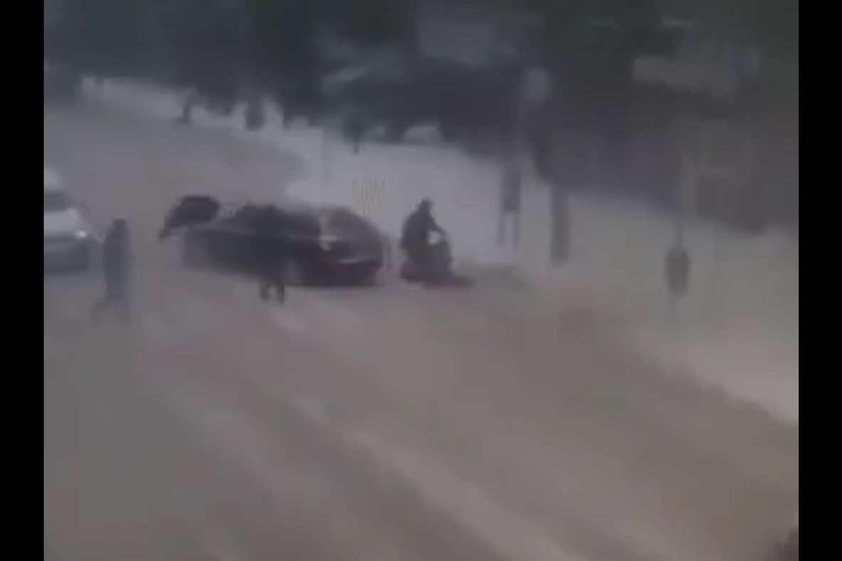 Pietoni accidentați de o mașină în timp ce traversau regulamentar, în municipiul Suceava VIDEO