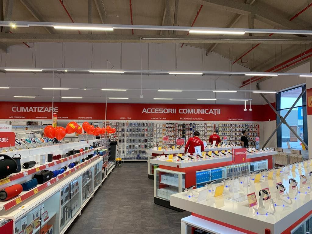 Spargere în magazinul Altex din Egros Suceava. Au fost furate zeci de telefoane mobile