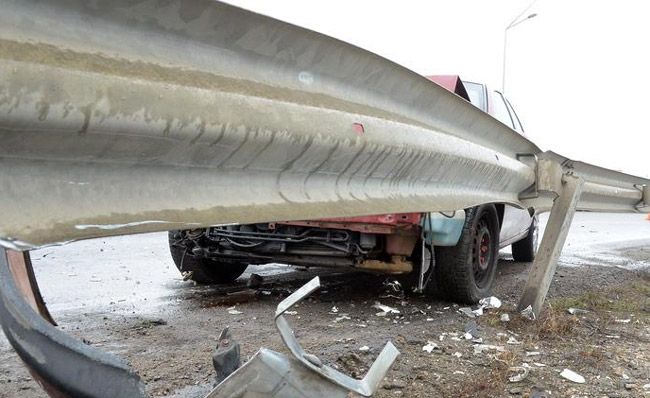 Accident provocat de un șofer de 75 de ani. Două persoane au fost rănite