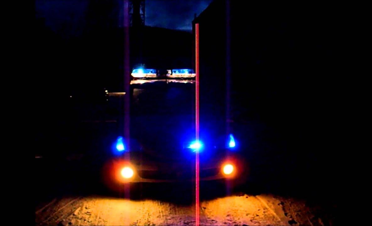 Un tânăr s-a urcat la volan beat și fără permis și a ajuns cu mașina într-un gard