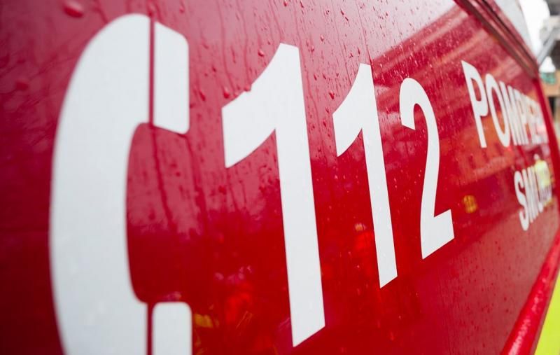 O femeie beată și-a agresat fiul adolescent. Victima a sunat la 112.