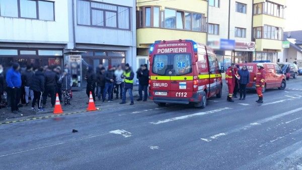O femeie și-a pierdut viața după ce a fost lovită de un camion pe trecerea de pietoni, în municipiul Suceava FOTO