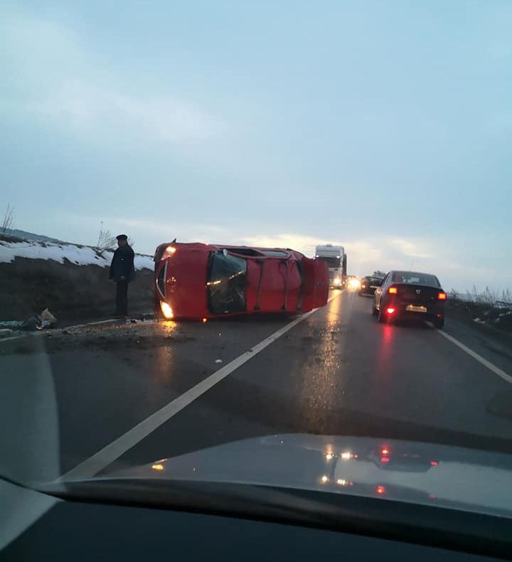 Două persoane rănite și trei autovehicule avariate în două accidente succesive, la Pătrăuți FOTO