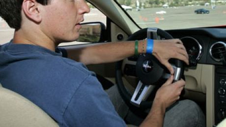 Adolescent reținut după ce a provocat un accident rutier