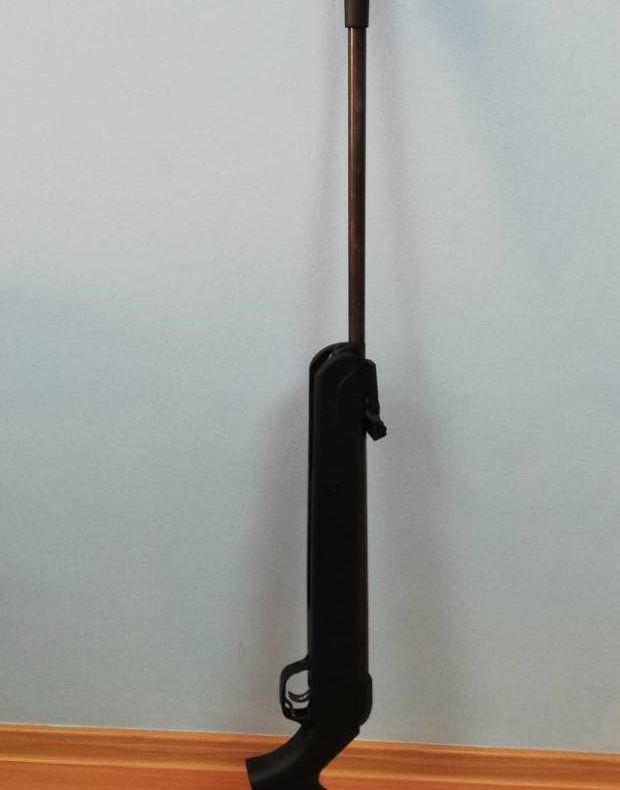 O femeie a primit ordin de protecție împotriva soțului. Victima le-a spus polițiștilor că agresorul deține ilegal o armă