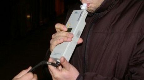 Coliziune între o mașină și o căruță. Șoferul și căruțașul erau beți