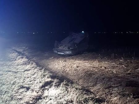 Accident pe drumul dintre Marginea și Rădăuți. O mașină s-a răsturnat pe marginea drumului FOTO