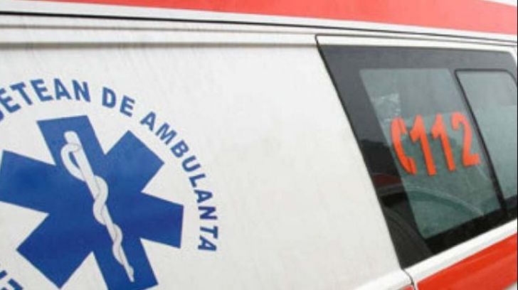 Minoră ajunsă la spital după ce un dulap a căzut peste ea