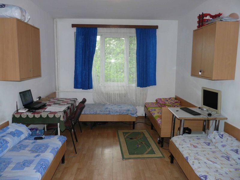 Căminul plin de ploșnițe și gândaci al unui liceu din Suceava, închis de inspectorii sanitari