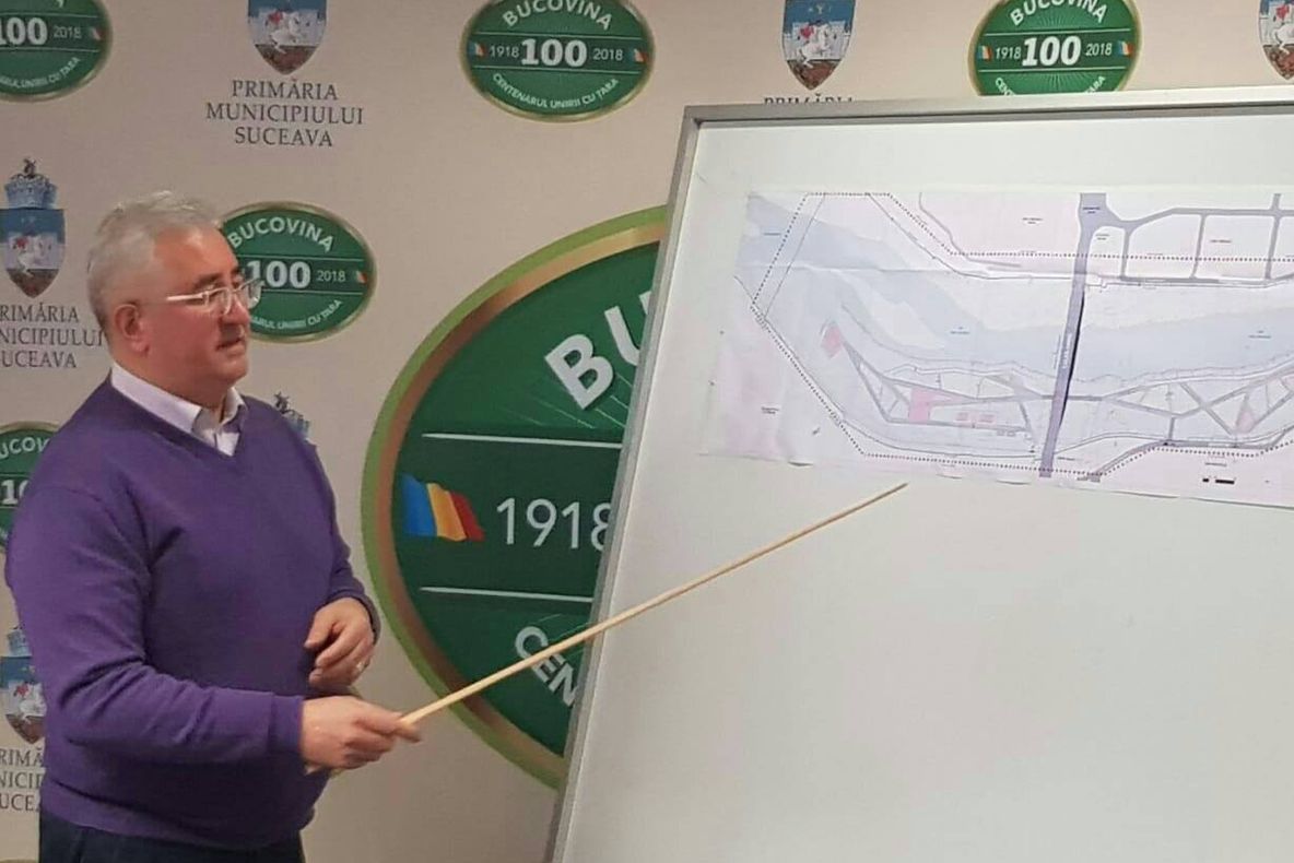 Terenuri de sport și zonă de agrement pe malul râului Suceava