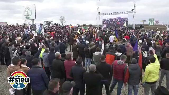 VIDEO Prezență numeroasă la inaugurarea primului metru de autostradă din Moldova