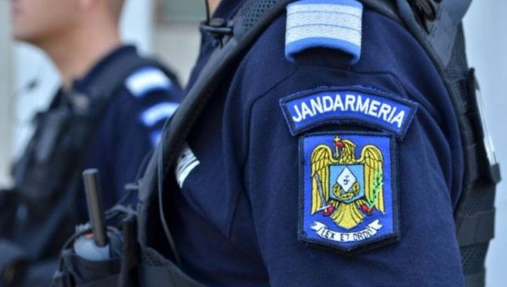 Jandarm lovit de un individ în timp ce aplana un scandal într-un local