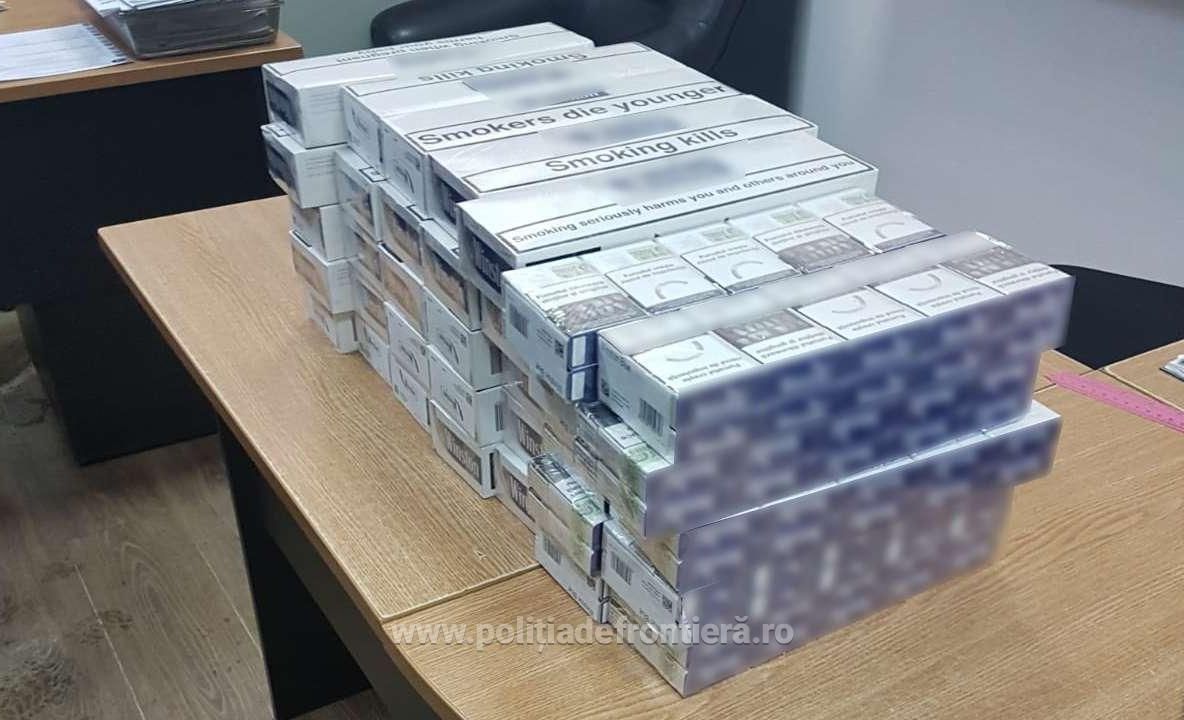 Trei botoșăneni prinși în timp ce voiau să plece în Londra cu țigări de contrabandă FOTO