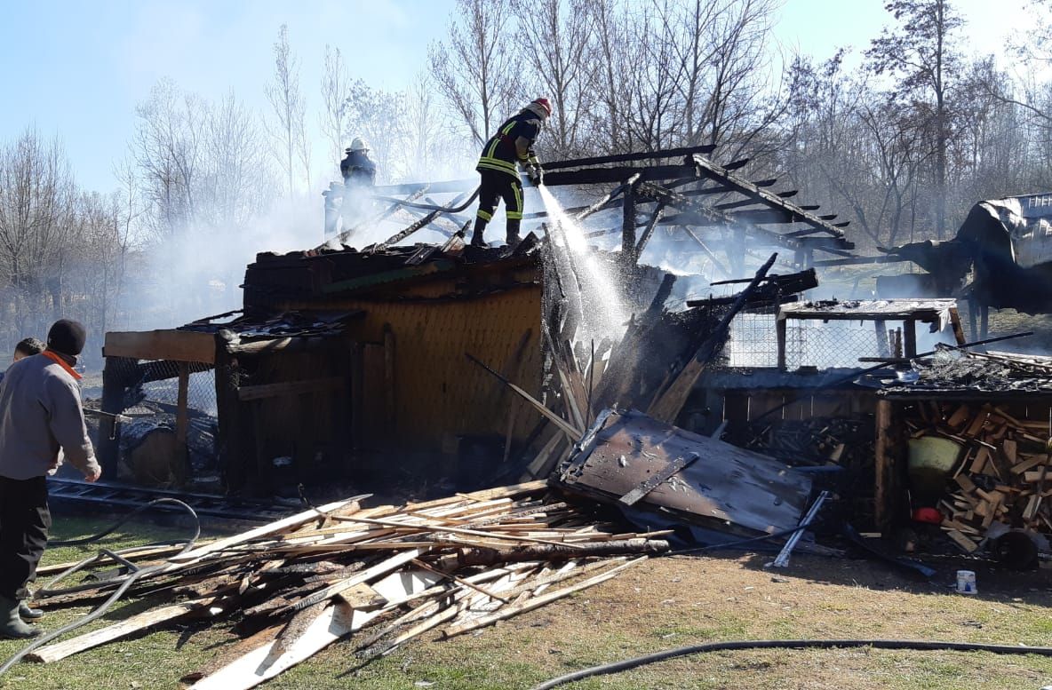 Pagube de 30.000 de lei după un incendiu la Iaslovăț FOTO