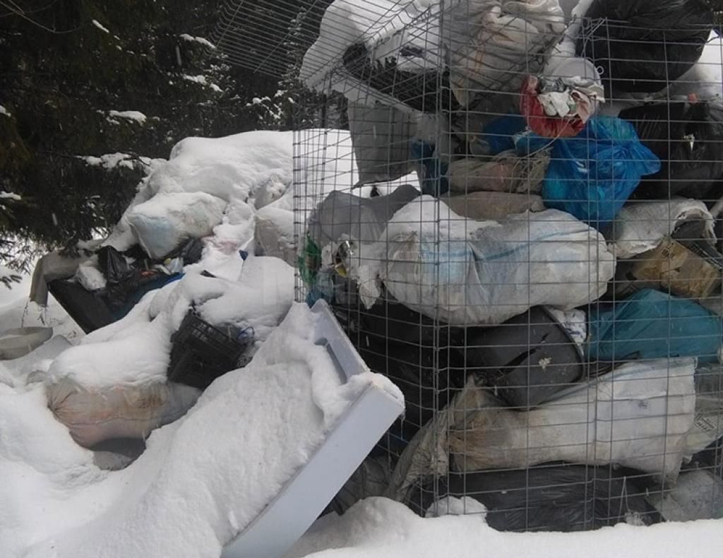 Avocatul Poporului s-a sesizat după ce gunoiul din Izvoarele Sucevei nu a fost ridicat din 2018