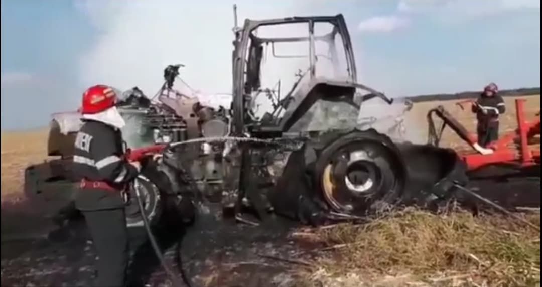 Incendiu la un tractor în localitatea Horodnic de Sus
