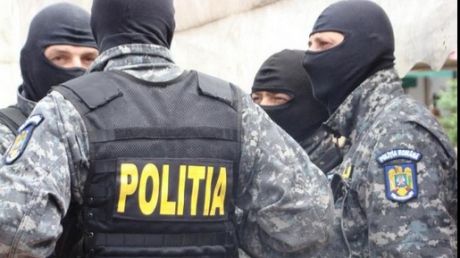 Percheziții efectuate de polițiștii suceveni la persoane bănuite de înșelăciune. Prejudiciul depășește 400.000 lei