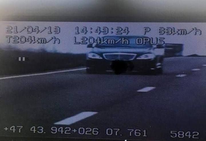 Șofer, prins conducând cu 204 km/h pe E85, pe raza județului Suceava FOTO