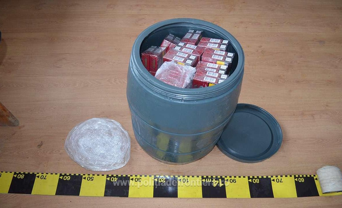 Butoi plin cu țigări de contrabandă, descoperit în râul Suceava de polițiștii de frontieră VIDEO