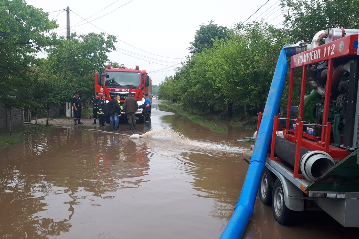 Curți inundate la Rădăuți și Solca