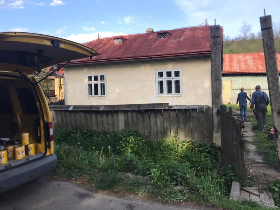 Detalii șocante ies la iveală în cazul femeii găsită în stare gravă în casă, înconjurată de mai mulți câini  FOTO