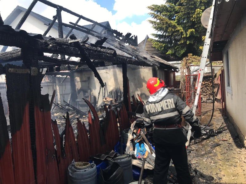 Incendiu violent la o gospodărie din municipiul Fălticeni FOTO