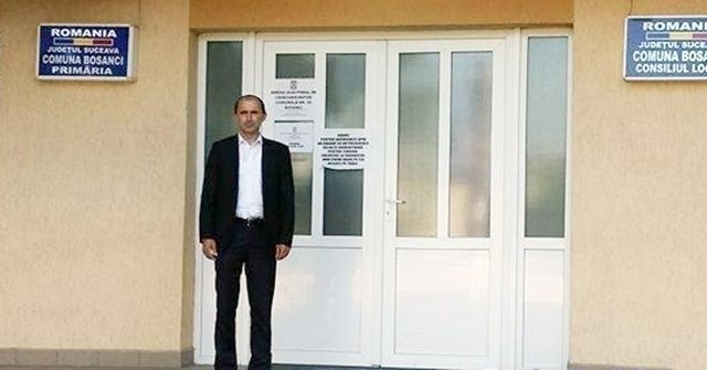 Primarul comunei Bosanci reclamat la BEJ pentru că a intrat în secția de vot și urmărea cine votează la referendum