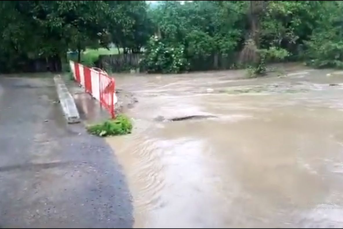 Cod portocaliu de ploi torențiale pentru județul Suceava