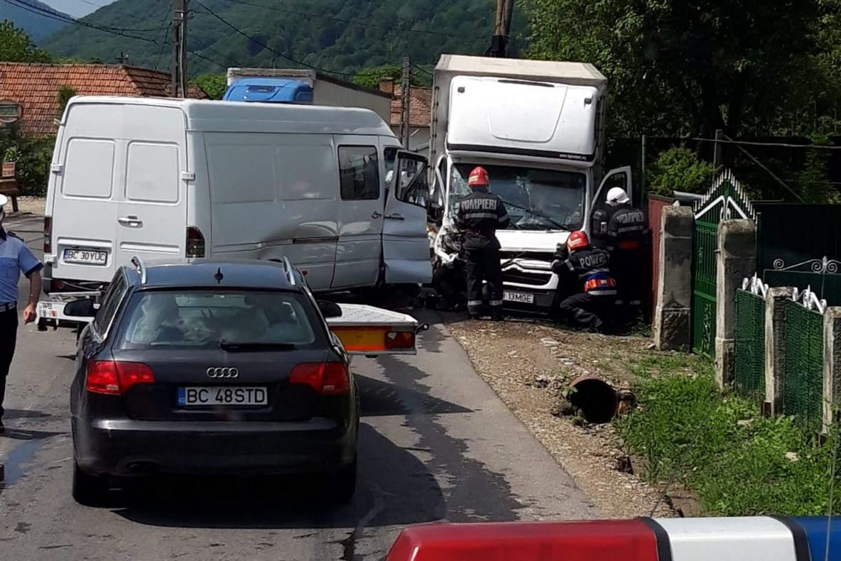 Un șofer din Ipotești s-a urcat beat la volan și a avariat trei autoturisme
