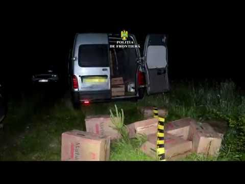 Microbuz cu țigări în valoare de peste 456.000 lei, descoperit de polițiștii de frontieră de la Vicovu de Sus VIDEO