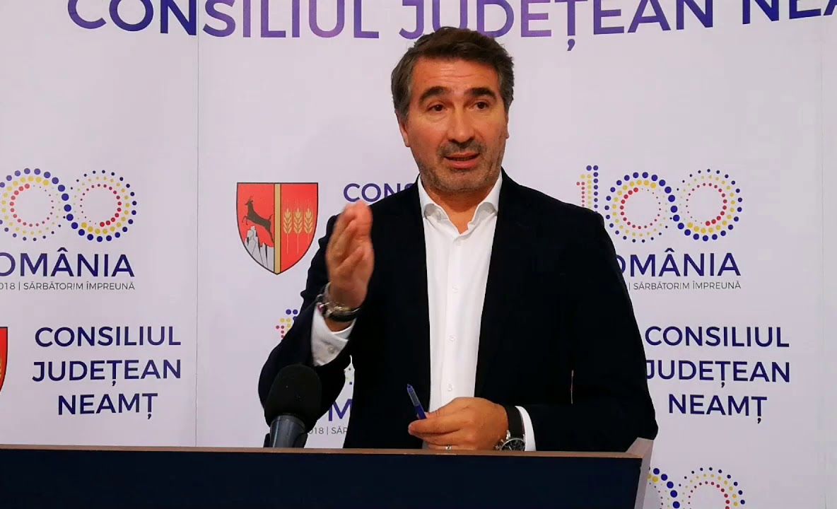 O mamă și copilul ei au fost loviți pe trecerea de pietoni, de o mașină care dădea cu spatele VIDEO