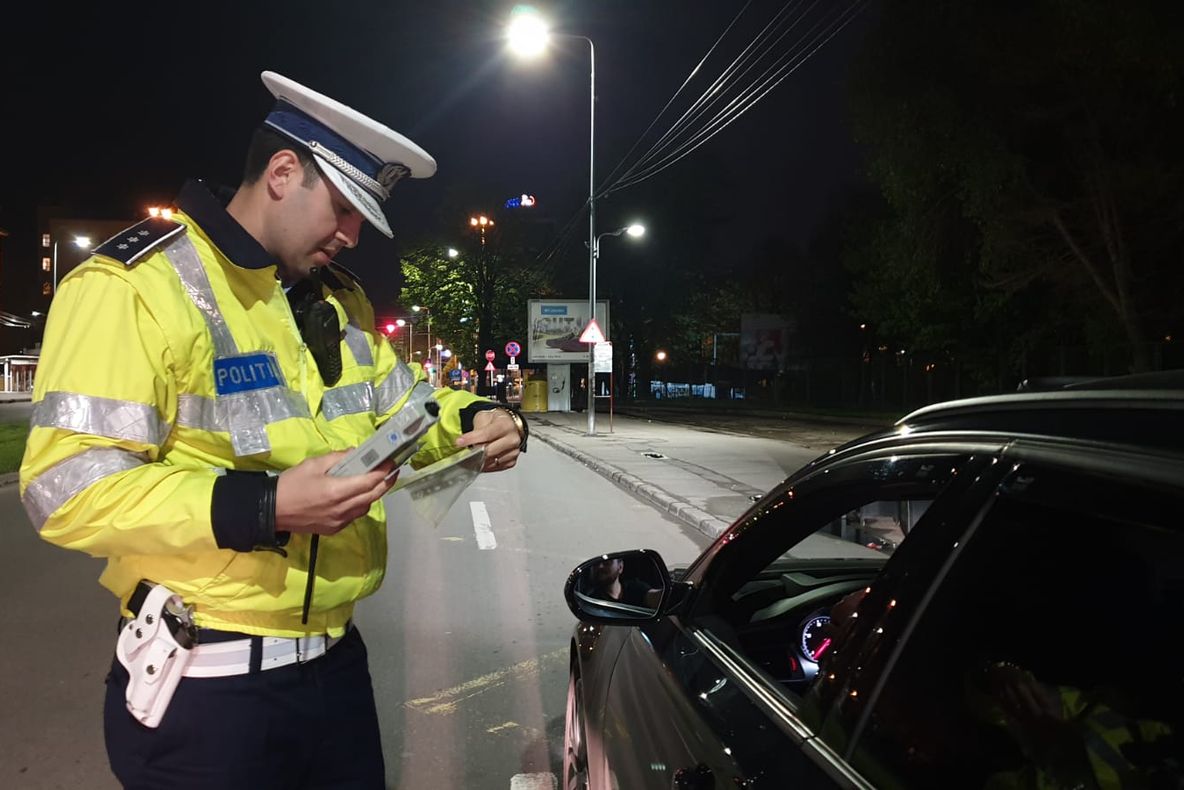 Zece șoferi au rămas fără permise de conducere în doar opt ore