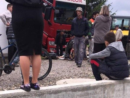 Tragedie la Marginea. Un bărbat a murit strivit de camionul pe care îl repara FOTO