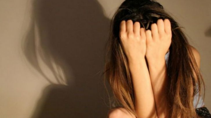 Un tânăr a fost arestat, după ce a violat o adolescentă pe un drum forestier