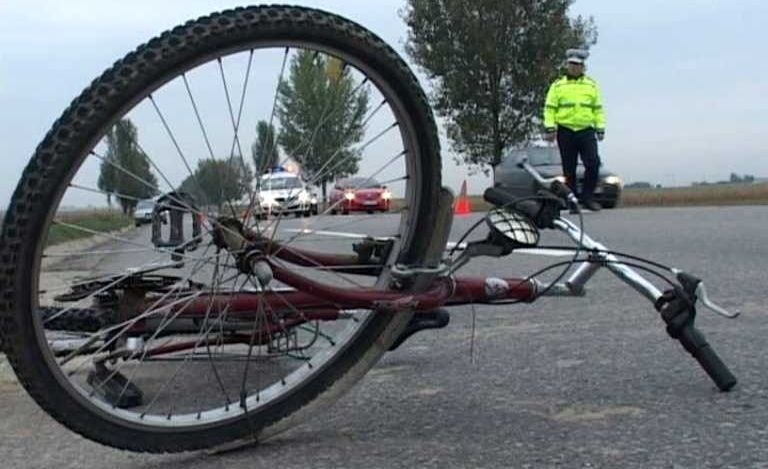 Biciclist acroșat de o autoutilitară. Șoferul vinovat a părăsit locul accidentului