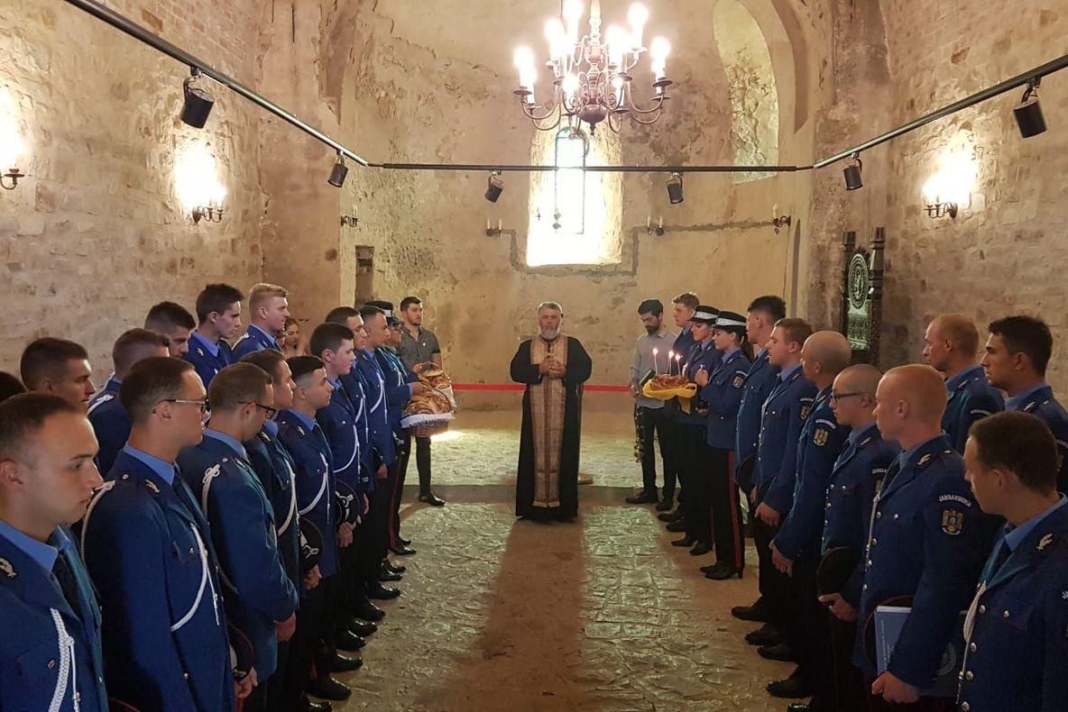FOTO Elevii Școlii de Jandarmi Fălticeni l-au omagiat pe voievodul Ștefan cel mare