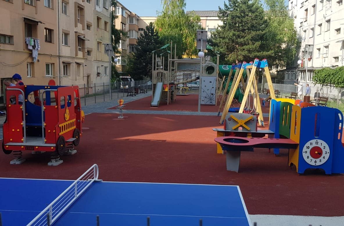 Se redeschid parcurile în municipiul Suceava. Locurile de joacă rămân închise
