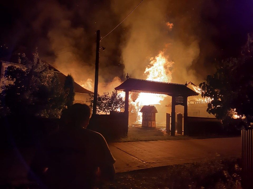 Incendiu violent la o gospodărie din Horodnic de Jos VIDEO