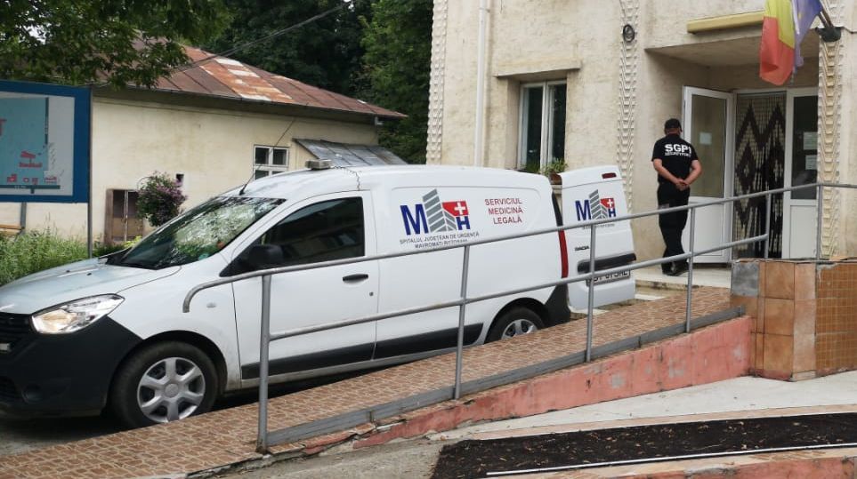 Un bărbat a fost găsit mort în locuința sa de o vecină
