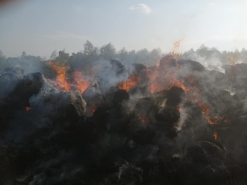 Cinci incendii în decurs de mai puțin de patru ore în județul Suceava FOTO