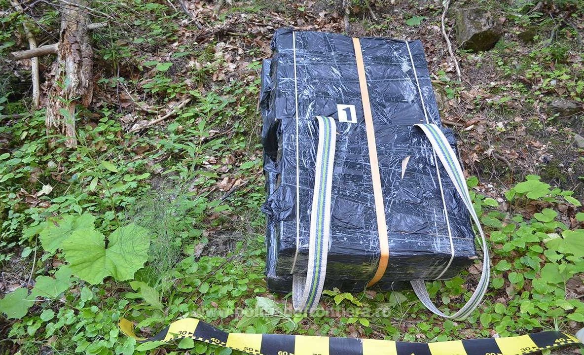 Țigări în valoare de 46.500 lei abandonate la Straja, după ce polițiștii de frontieră au tras focuri de armă FOTO