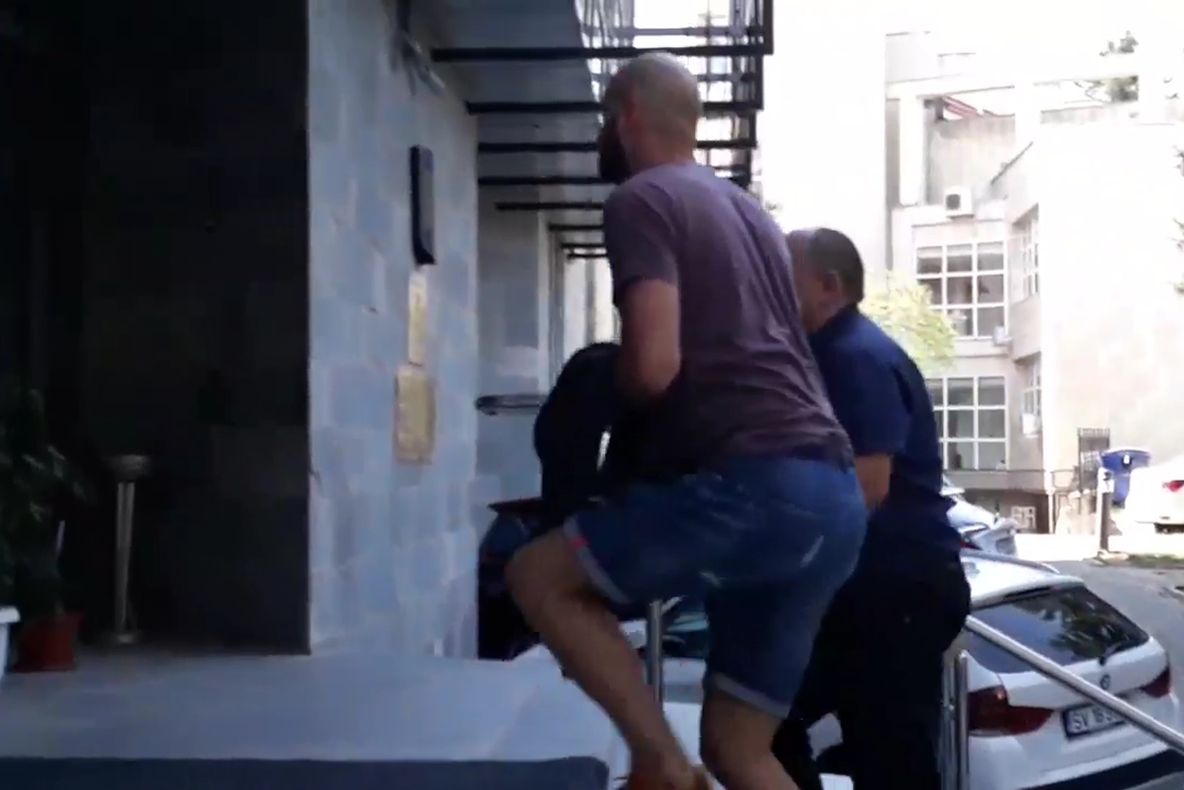 Un fals producător de mobilier a fost reținut după ce a înșelat zeci de persoane VIDEO