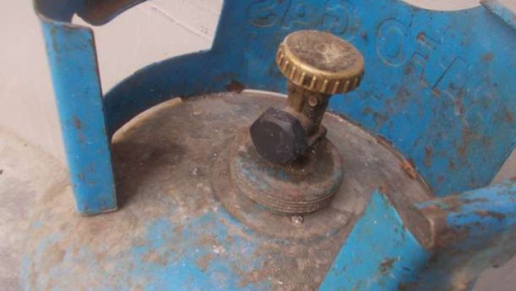 Explozie într-un bloc din Rădăuți. O persoană a suferit arsuri