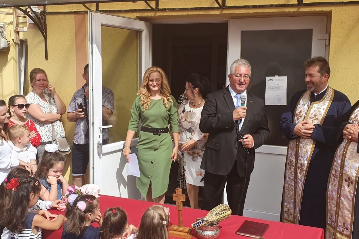 Primarul Ion Lungu a participat la deschiderea noului an școlar în 16 unități de învățământ din Suceava