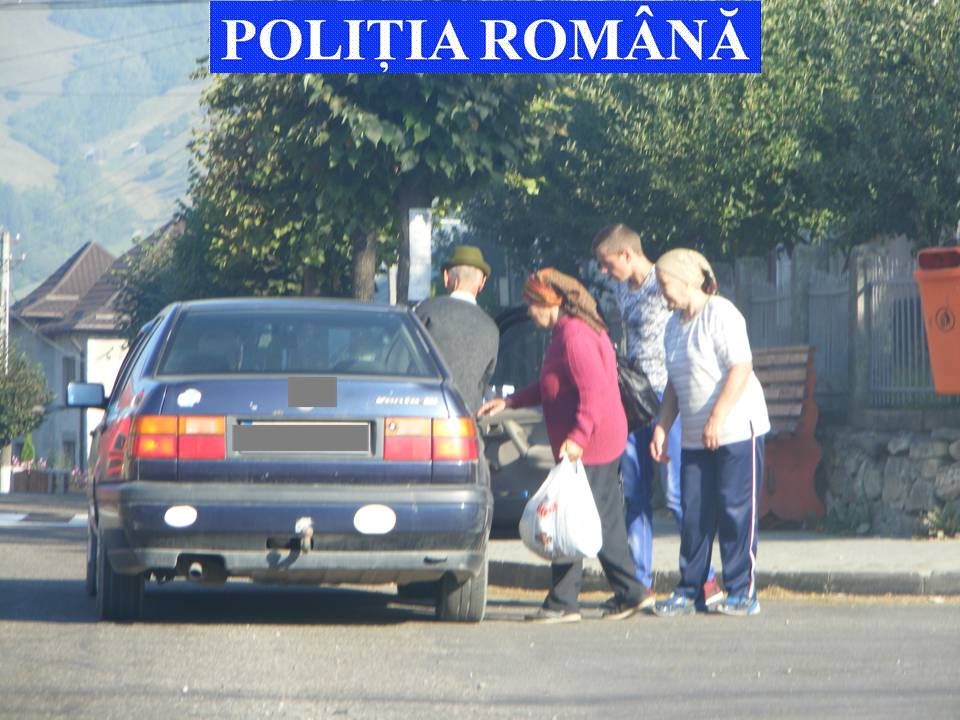 Polițiștii au tras pe dreapta 15 mașini folosite pentru taximetrie ilegală, în luna septembrie